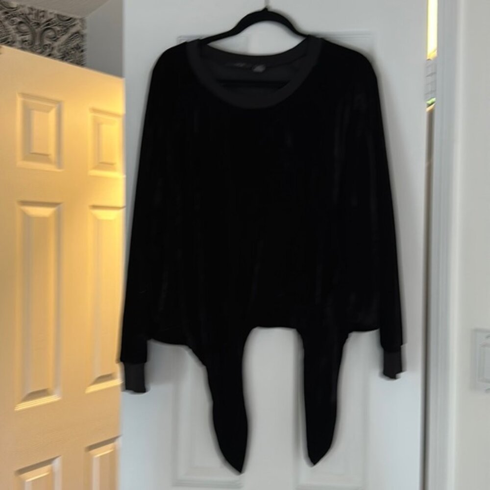 RDI velour round neck top